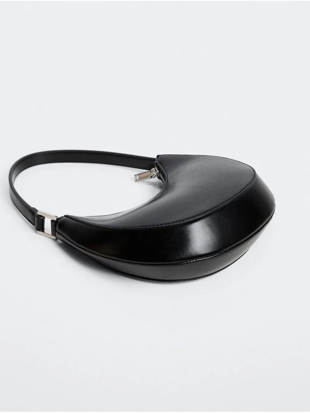 NWT Mango Oval Short Handle Bag